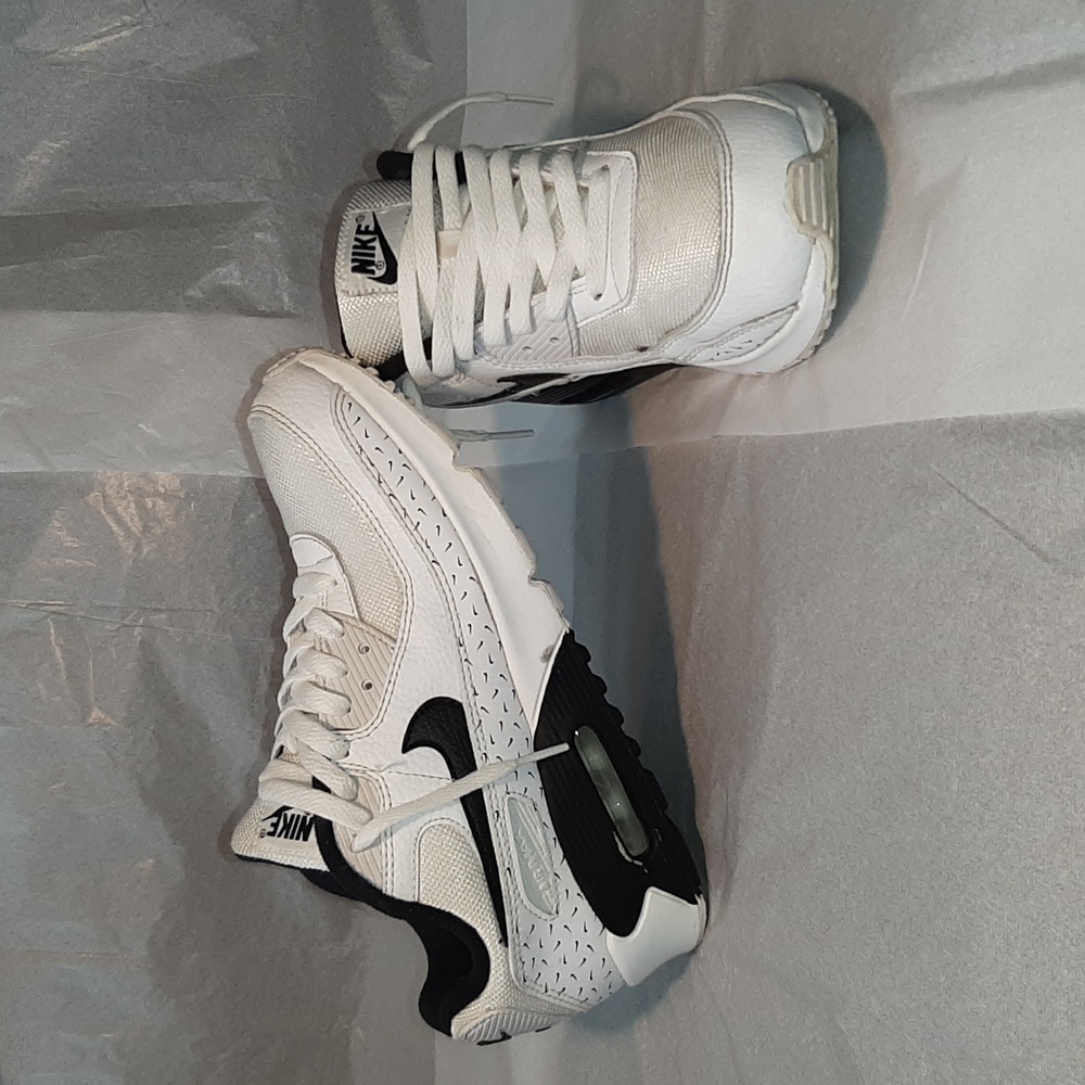 Nike Air Max 90 Retro Sneakers, 7Y = Women 8.5 = Men 7 - Picture 8 of 11